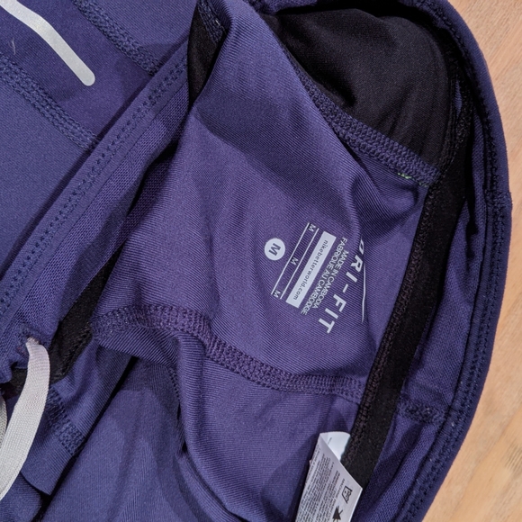 Nike Dry Fit Crops - Picture 2 of 5